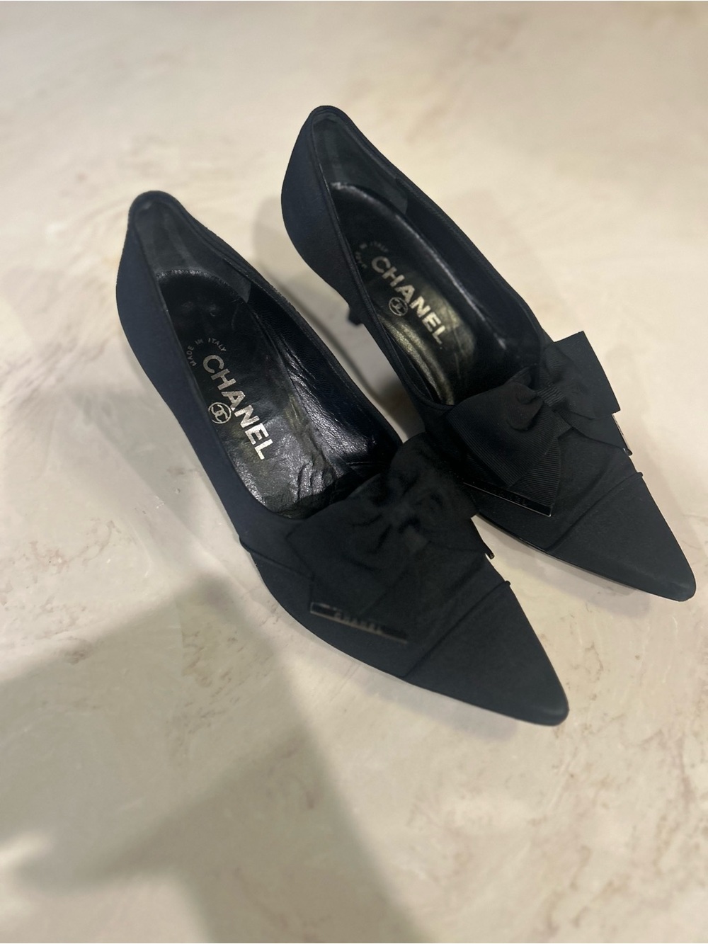 CHANEL Black Pointed Toe Bow Pumps